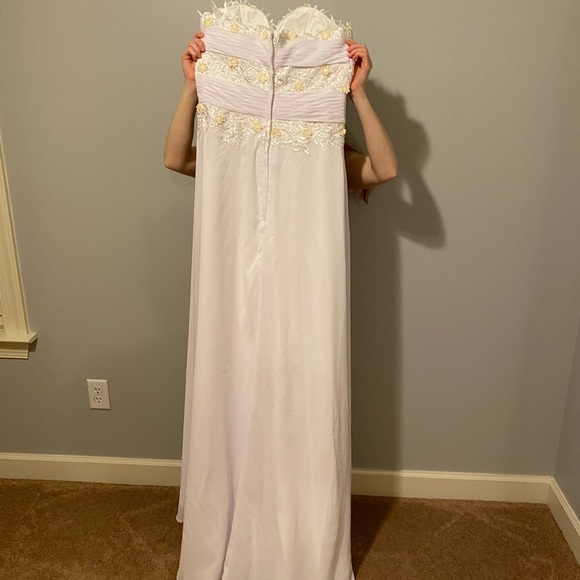 BRAND NEW white wedding dress - Picture 5 of 7